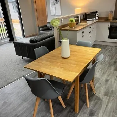 Lakeview Supreme With Hot Tub Holiday home York