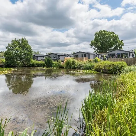 Lakeview Supreme With Hot Tub Holiday home *
