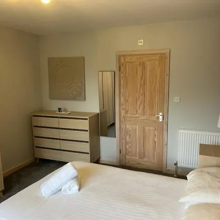 Lakeview Supreme With Hot Tub Holiday home York
